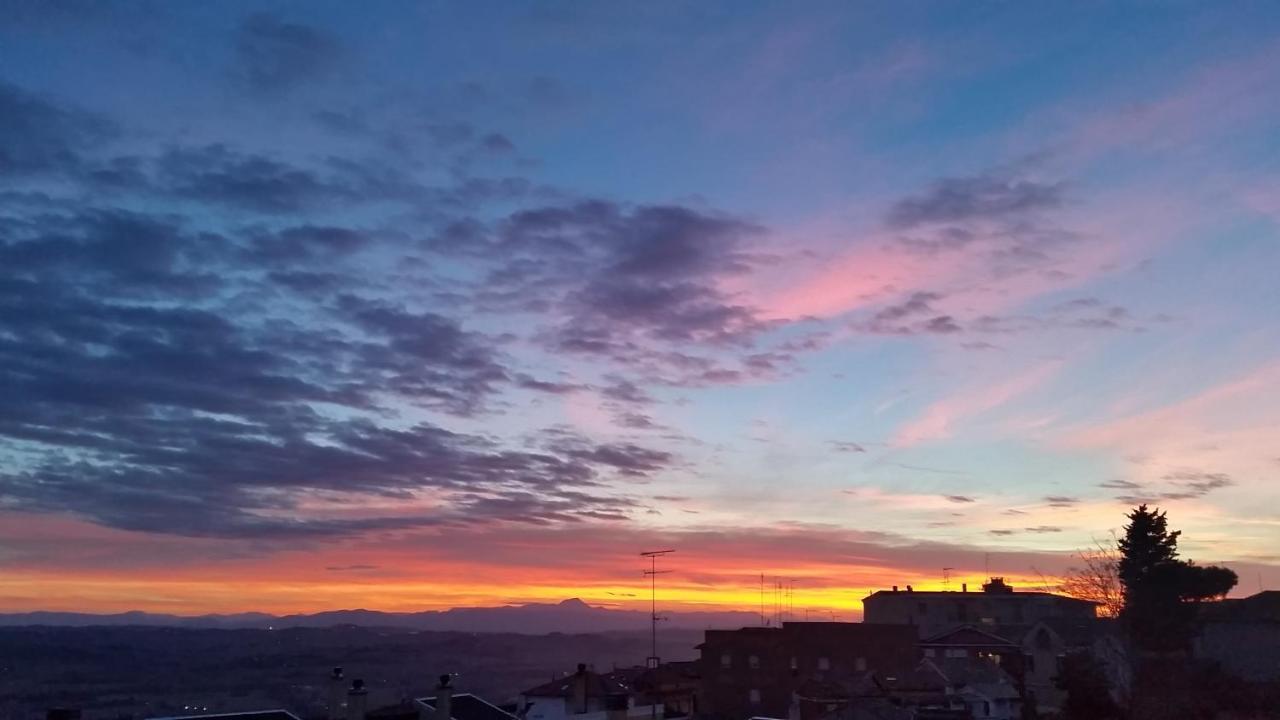 Rosso Di Sera Castelfidardo Exterior foto
